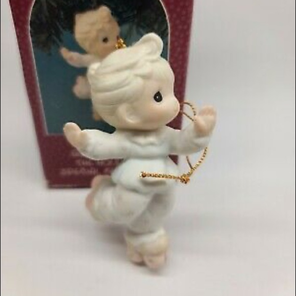 Precious Moments “Glide Through The Holidays”